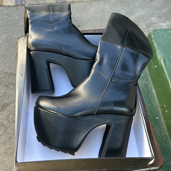 GOTTA LEVEL UP KNEE HIGH BOOTS - Picture 10 of 12